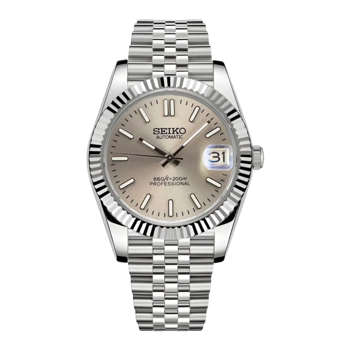 Montre automatique de style Datejust — configuration argentée, cadran champagne (NH35) avec lunette aux tons argentés et loupe de date, vue de face