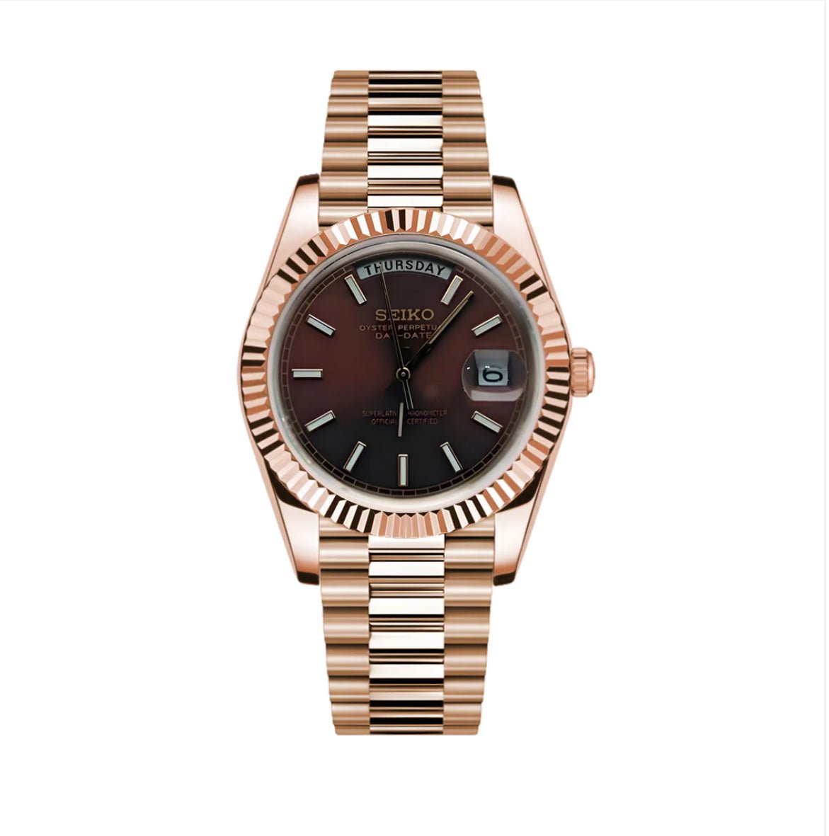 Montre ModTime de style Daydate — configuration chocolat (Miyota 8285), cadran marron, lunette cannelée, vue de face sur fond blanc