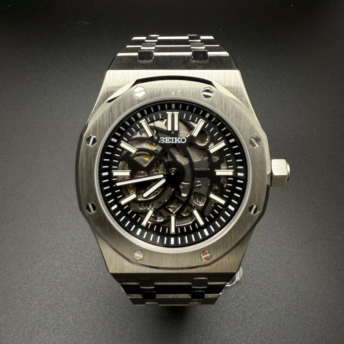 Montre automatique ModTime de style Royal Oak — configuration argentée, squelette (NH38), lunette aux tons argentés, rouages visibles, gros plan de face