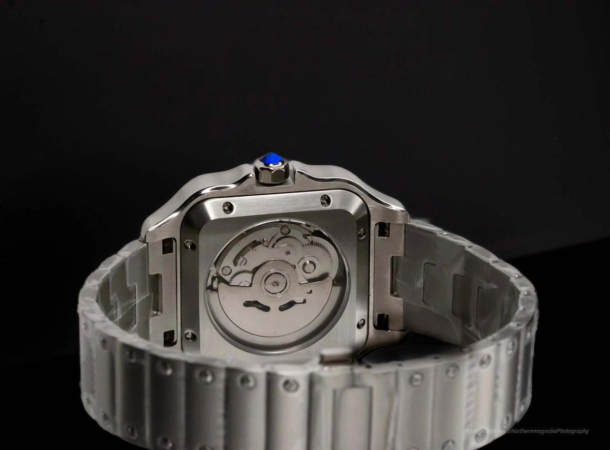 Montre automatique ModTime de style Santos — configuration argentée et verte (NH38), boîtier aux tons argentés, fond transparent, vue arrière