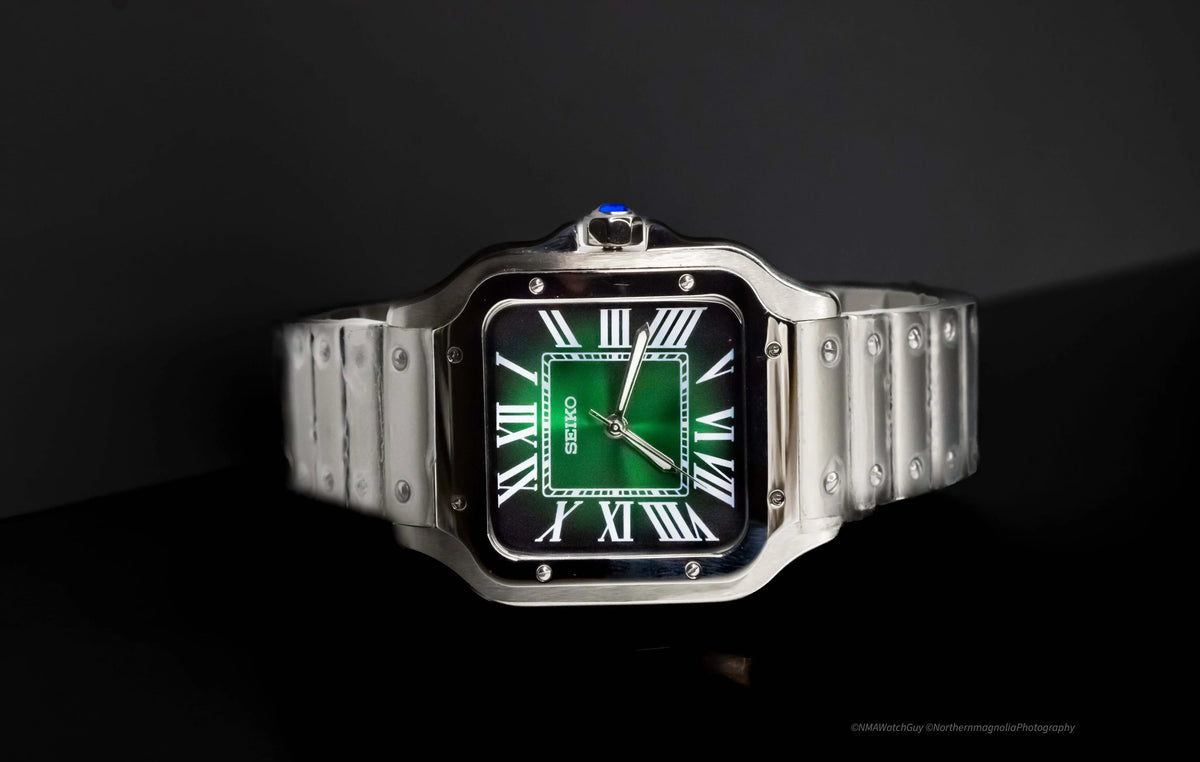 Montre automatique ModTime de style Santos — configuration argentée et verte (NH38), cadran vert, vis de lunette, vue de face horizontale