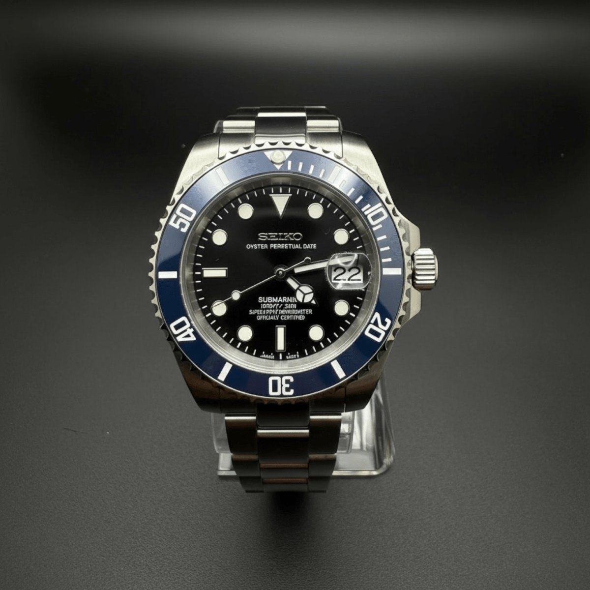 Montre automatique ModTime de style Submariner — configuration argentée, bleue et noire (NH35), cadran noir, loupe de date, sur un support