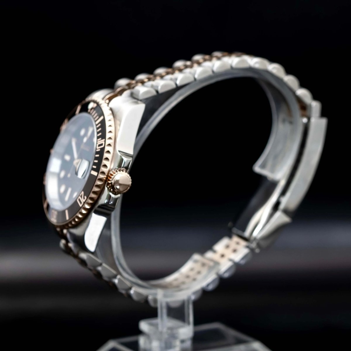 Montre automatique de style Submariner — configuration bicolore, «Root Beer» (NH35) avec maillons bicolores, couronne striée, profil latéral