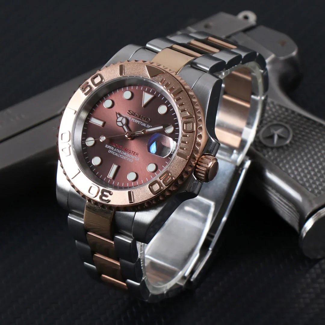 Montre automatique ModTime de style Yachtmaster — configuration bicolore aux tons or rose (NH35), lunette aux tons or rose, protège-couronne, vue en biais