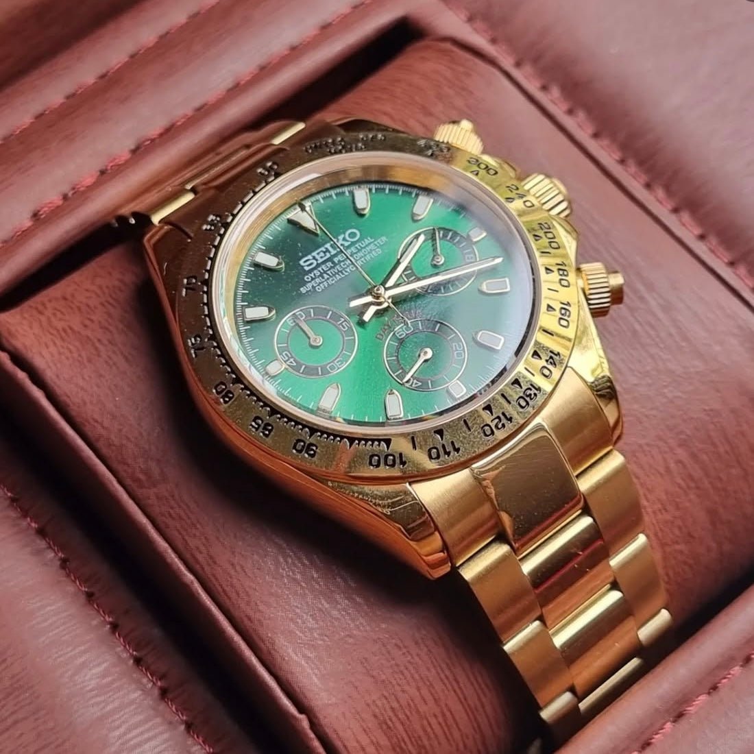 Daytona Mod Gold Green Dial Oyster green and gold chronograph Seiko mod style watch with VK63 movement by ModTime - case and bracelet detail