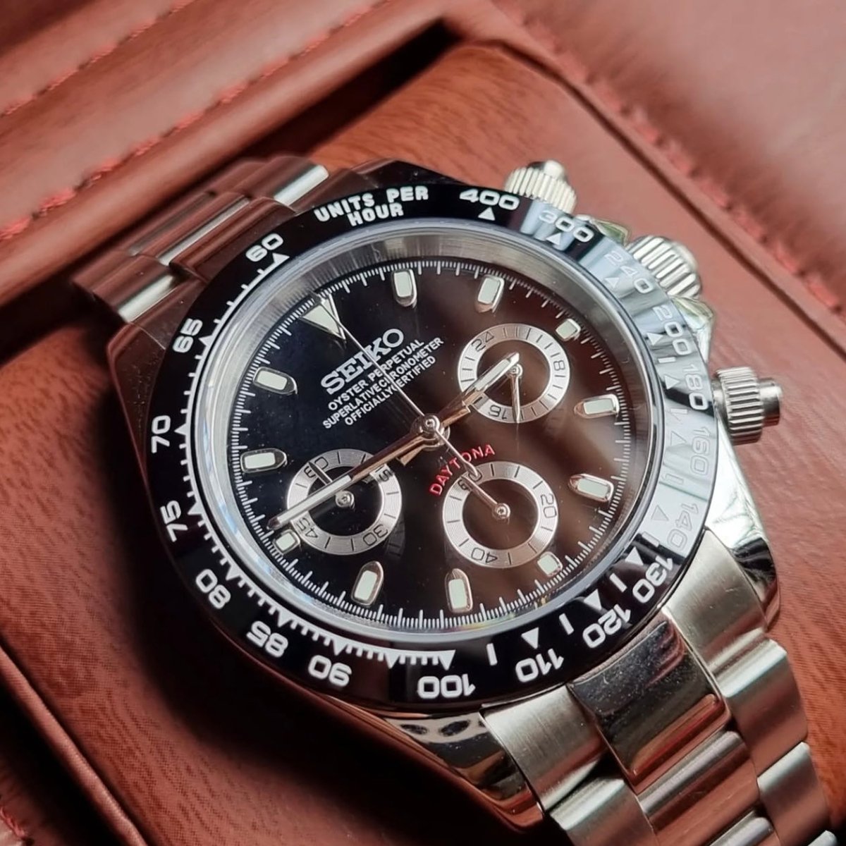 Daytona Mod Silver Black Dial Oyster silver and black chronograph Seiko mod style watch with VK63 movement by ModTime - side profile