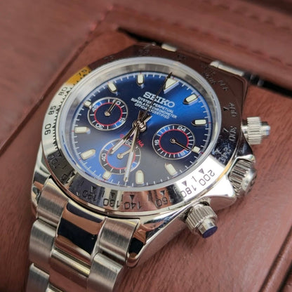 Daytona Mod Silver Blue Dial Oyster silver and blue chronograph Seiko mod style watch with VK63 movement by ModTime - dial detail