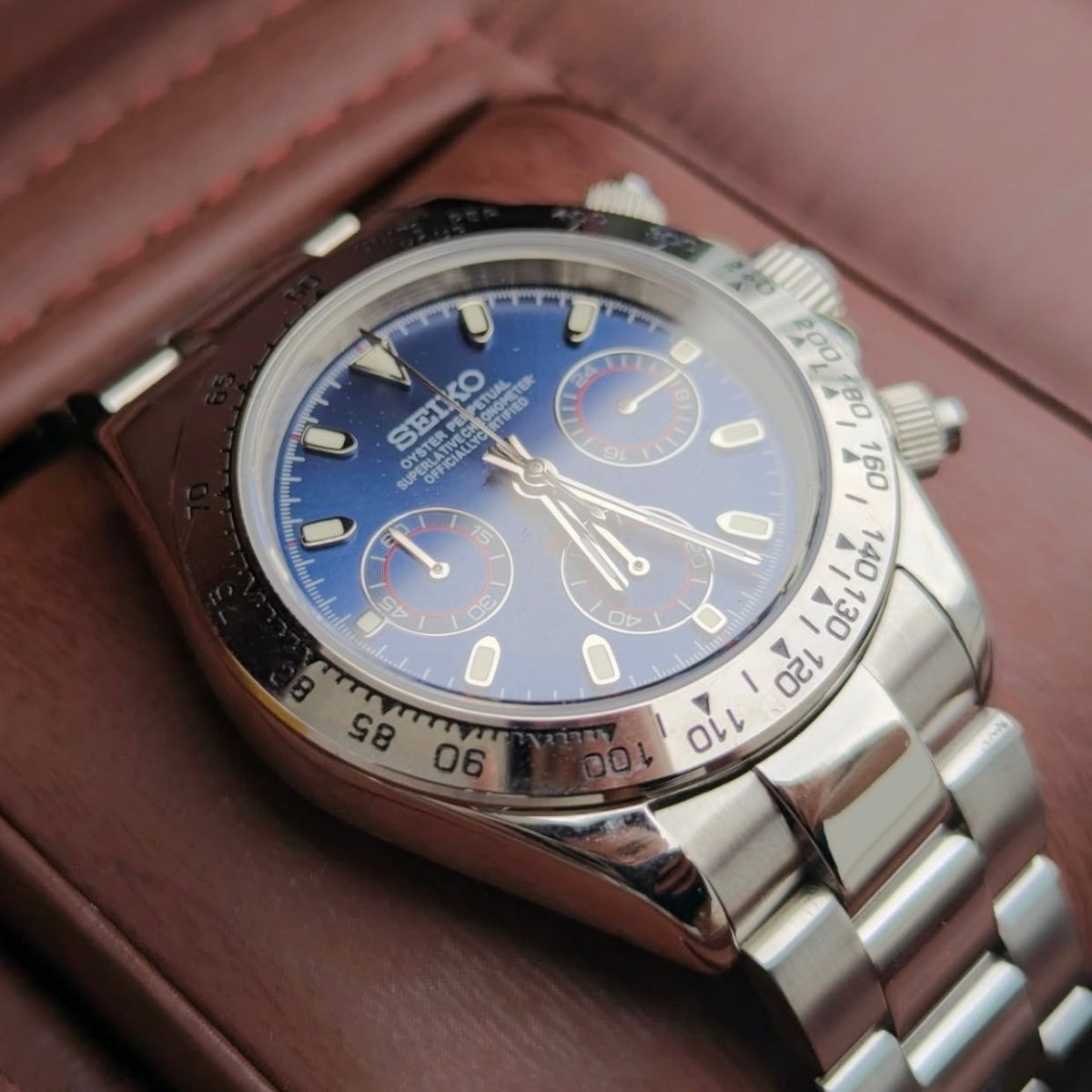 Daytona Mod Silver Blue Dial Oyster silver and blue chronograph Seiko mod style watch with VK63 movement by ModTime - case and bracelet detail