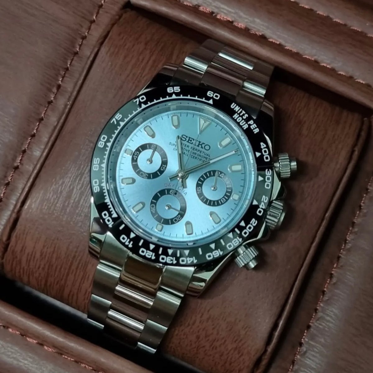 Daytona Mod Silver Sky Blue Dial Oyster silver and blue chronograph Seiko mod style watch with VK63 movement by ModTime - dial detail