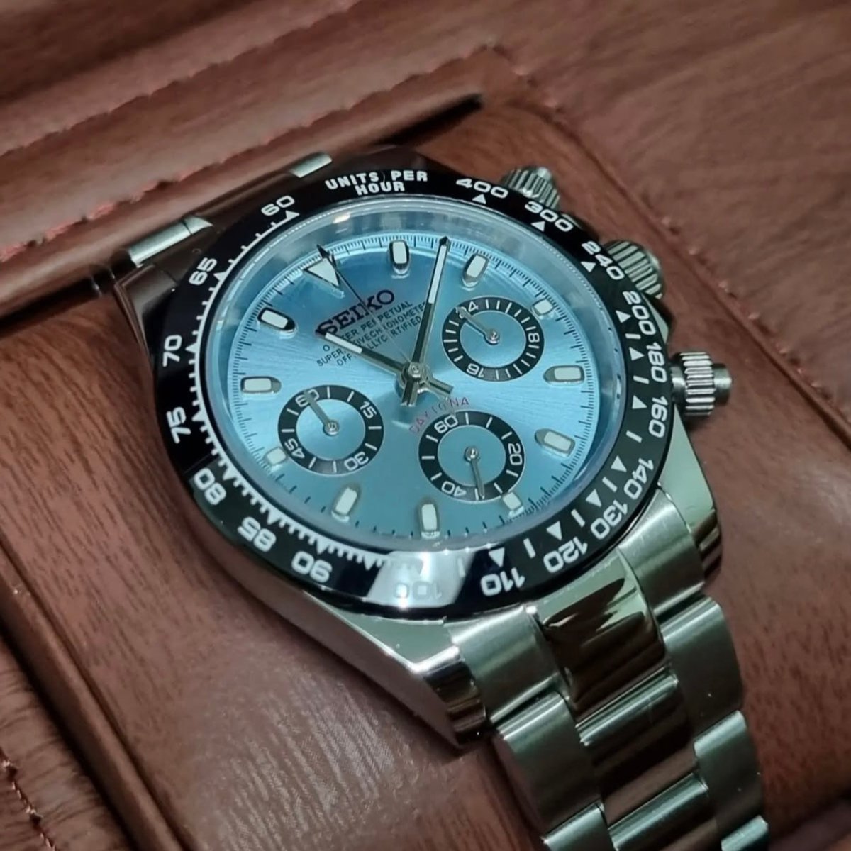 Daytona Mod Silver Sky Blue Dial Oyster silver and blue chronograph Seiko mod style watch with VK63 movement by ModTime - side profile