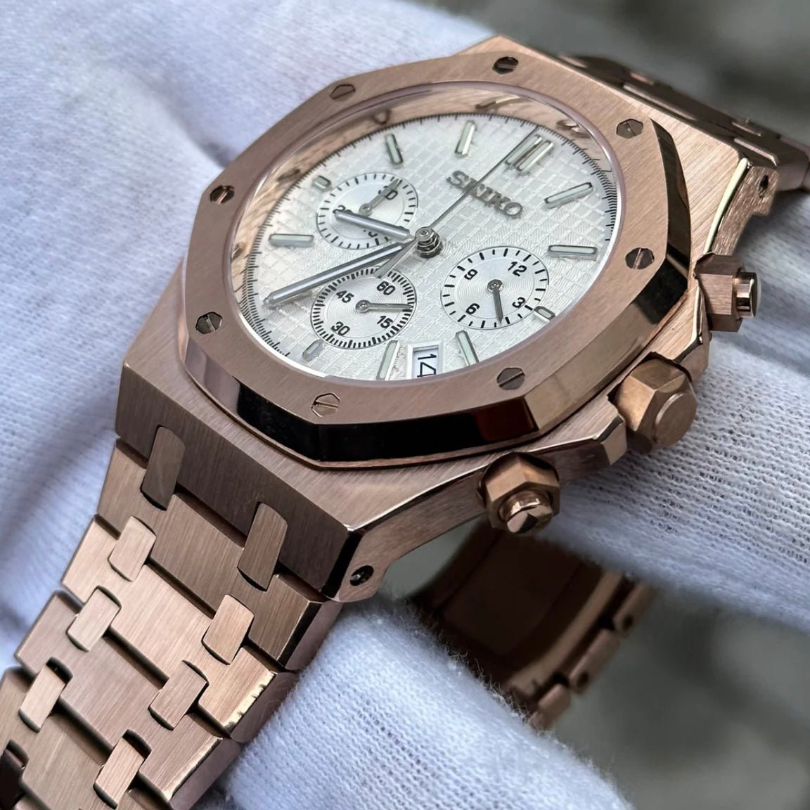 Royal Oak Chronograph Mod Rose Gold White Dial rose gold and gold Seiko mod style watch with VK63 movement by ModTime - case and bracelet detail
