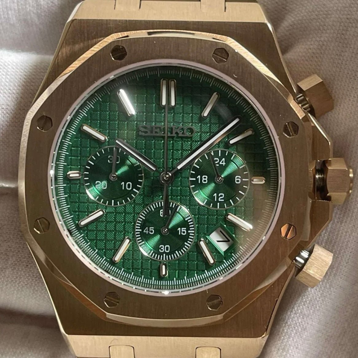 Royal Oak Chronograph Mod Rose Gold Green Dial rose gold and green Seiko mod style watch with VK63 movement by ModTime - case and bracelet detail