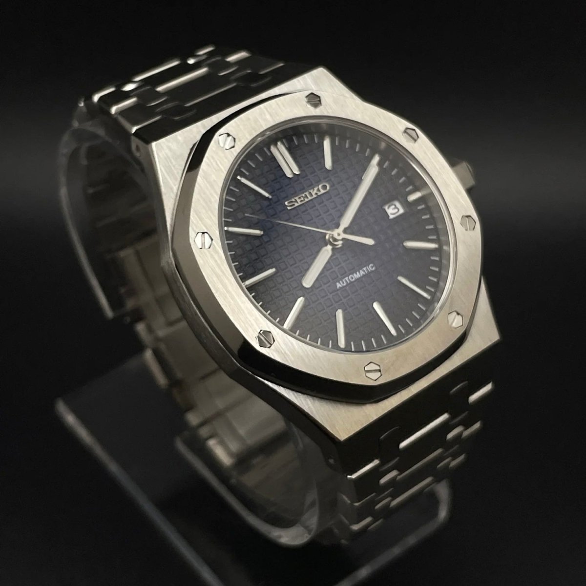 Royal Oak Mod Silver Ocean Blue Dial silver and blue Seiko mod style watch with NH35 automatic movement by ModTime - case and bracelet detail