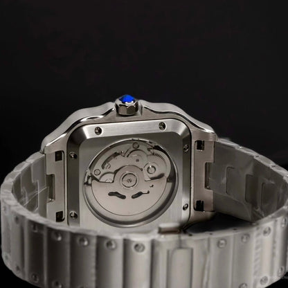 Montre automatique ModTime de style Santos — configuration argentée et blanche, «9-5» (NH38), boîtier aux tons argentés, fond transparent, vue arrière avec bracelet ouvert