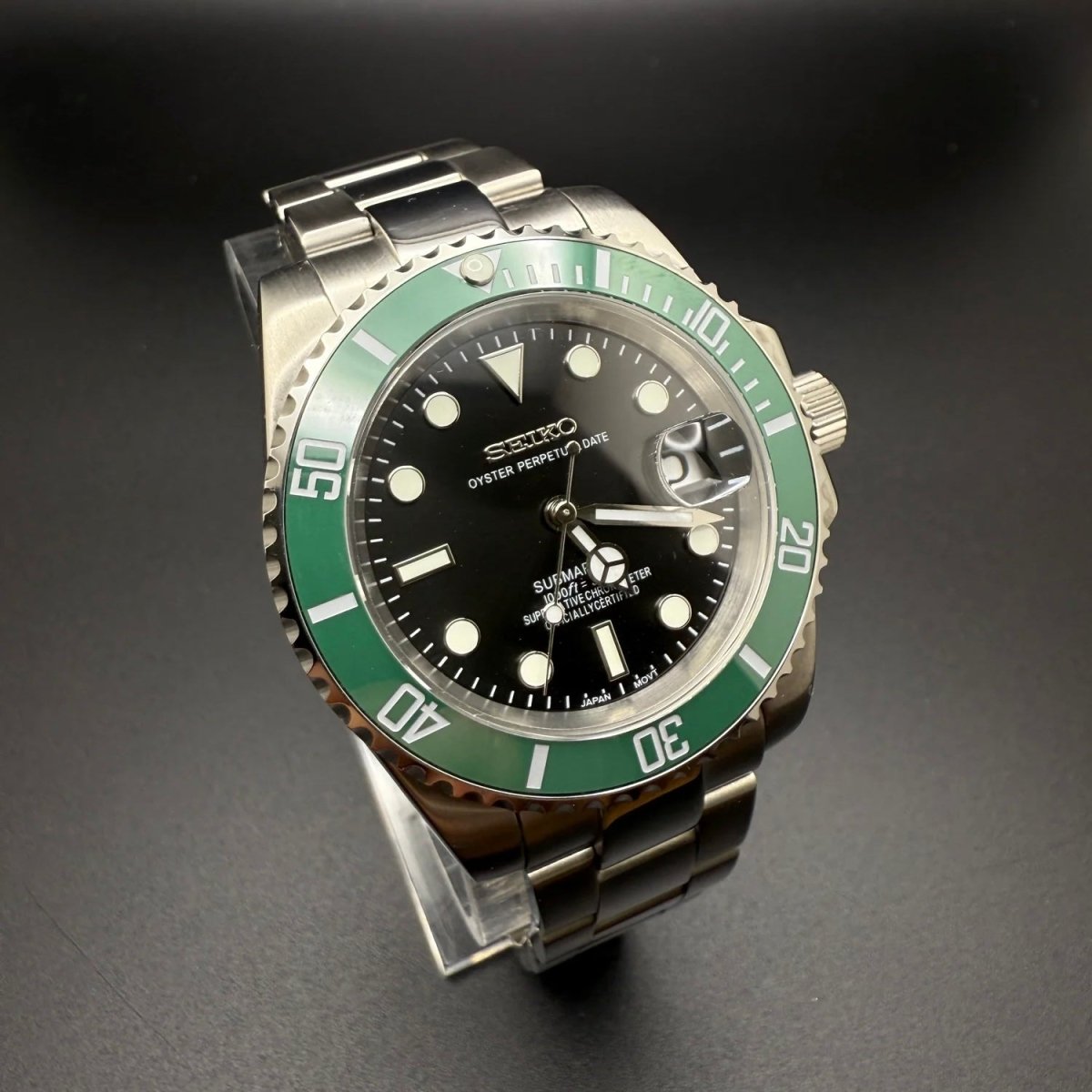 Submariner Mod Silver Kermit Dial Oyster silver dive-style Seiko mod style watch with NH35 automatic movement by ModTime - case and bracelet detail