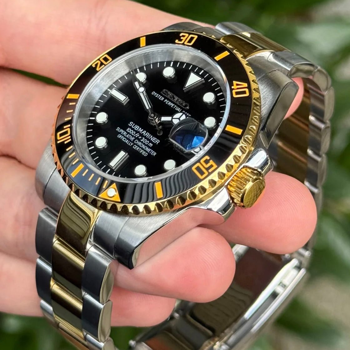 Submariner Mod Two Tone Night Dial Oyster dive-style Seiko mod style watch with NH35 automatic movement by ModTime - case and bracelet detail